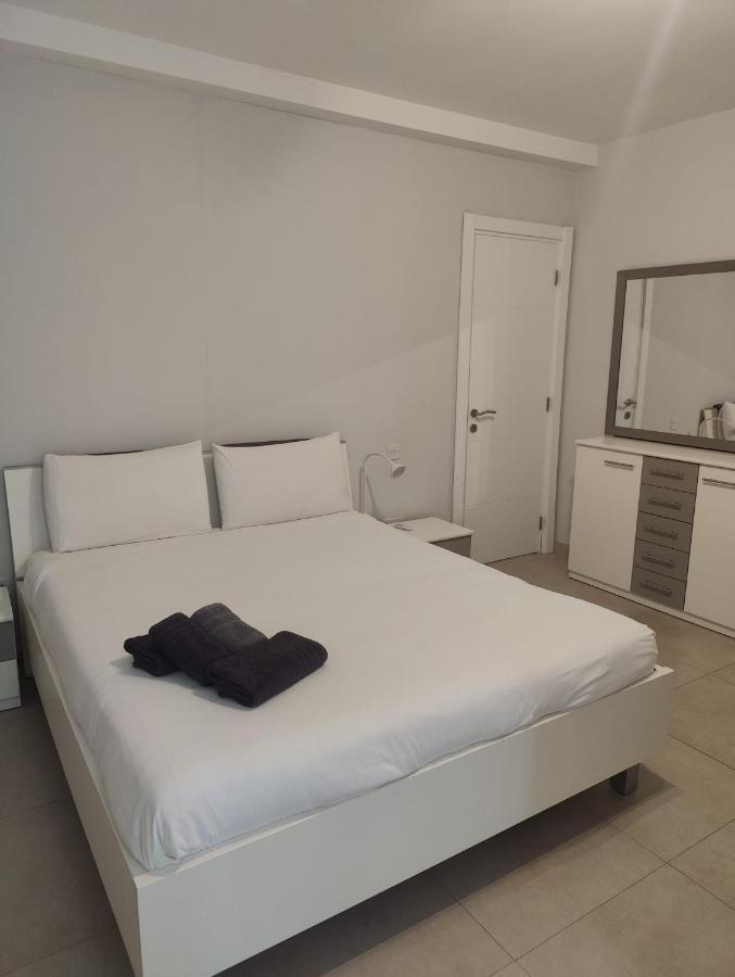 Gzira, 2 Bedroom Apartment Eksteriør bilde